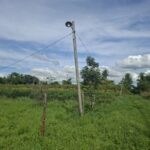 Conexión eléctrica de baja tensión (220V) ya instalada en la propiedad agrícola.